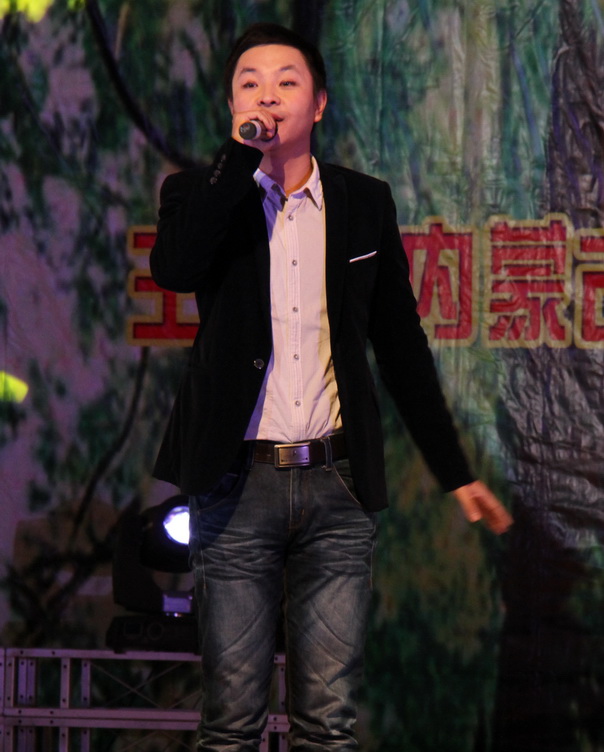 365官网举办2013年迎新教职工文艺汇演